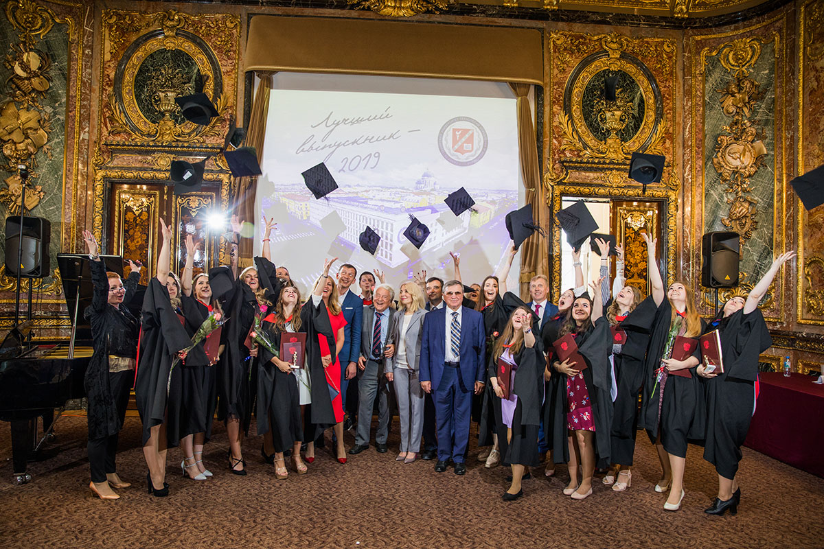 Manage you future now! The best UMTE graduates received diplomas with honors