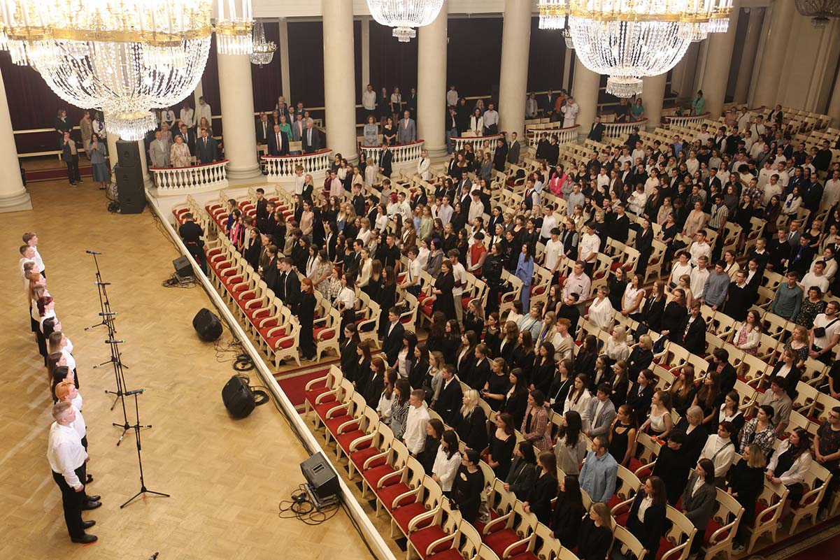 With a flag, anthem and Peter's parting wishes: The First-year Student's Day was held in the Great Hall of the Saint Petersburg Academic Philharmonic