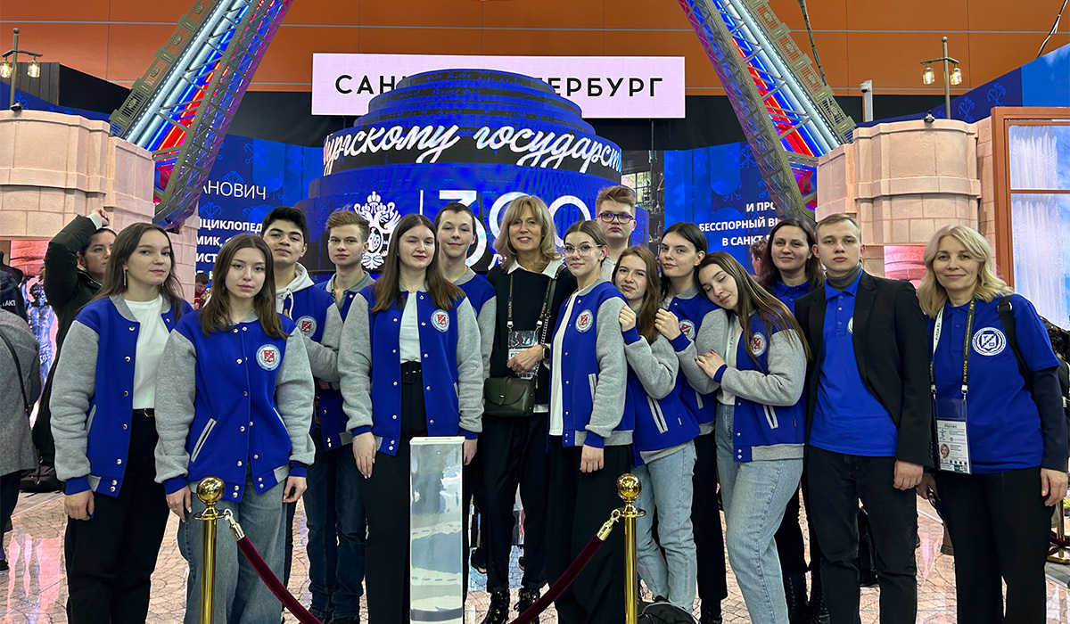 Moscow. VDNH. UMTE students presented St. Petersburg at the International RUSSIA EXPO
